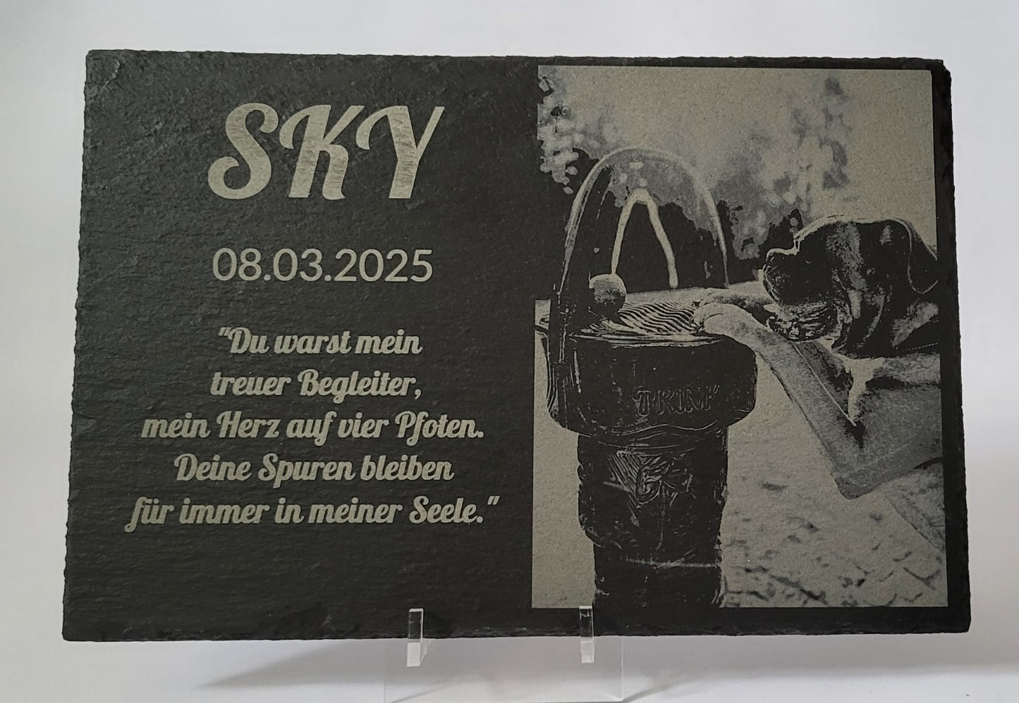 Schieferplatte mit ihrem Bild und ihrem Text