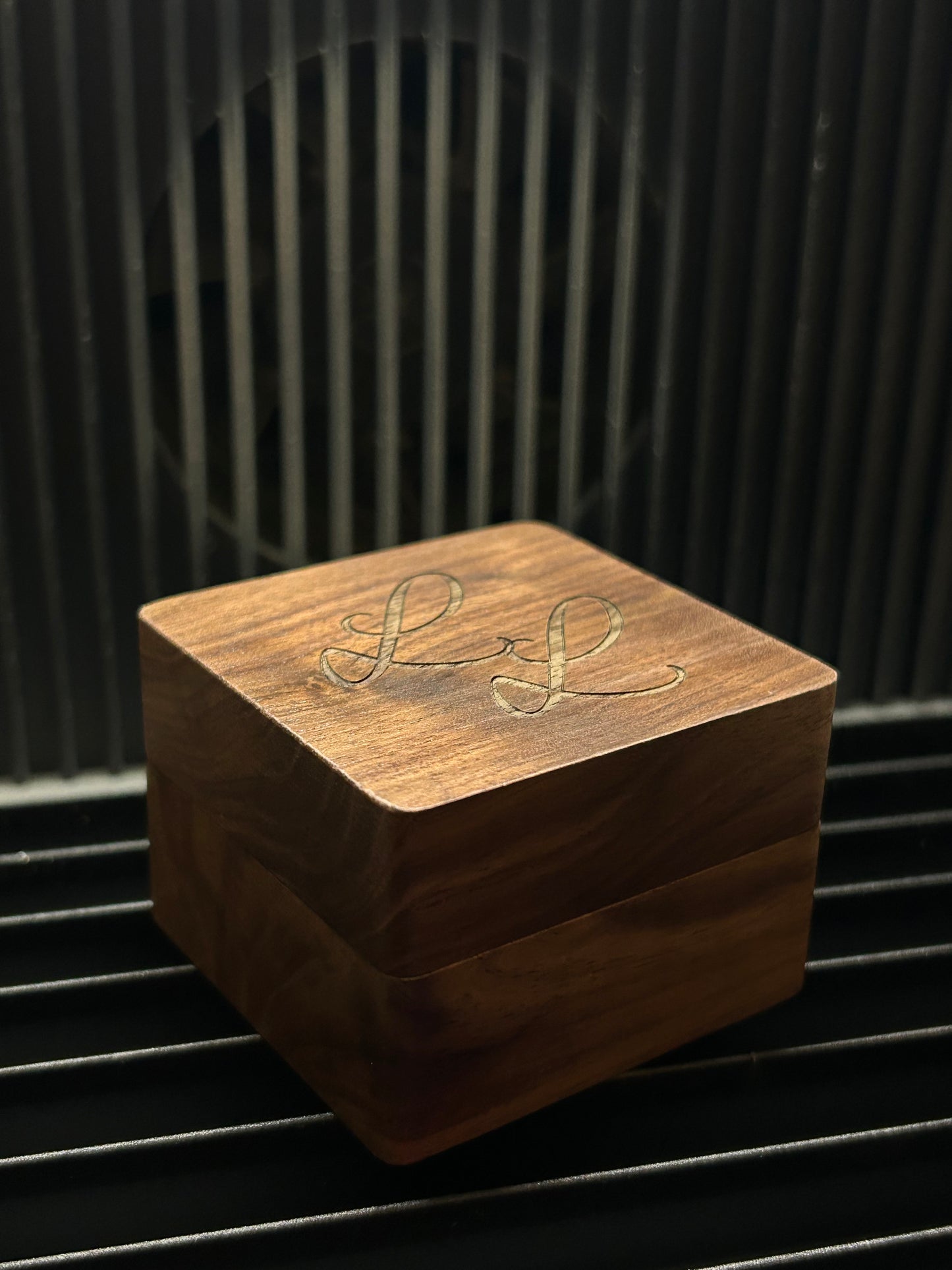 Gravierte Ringbox aus Holz – personalisierbar