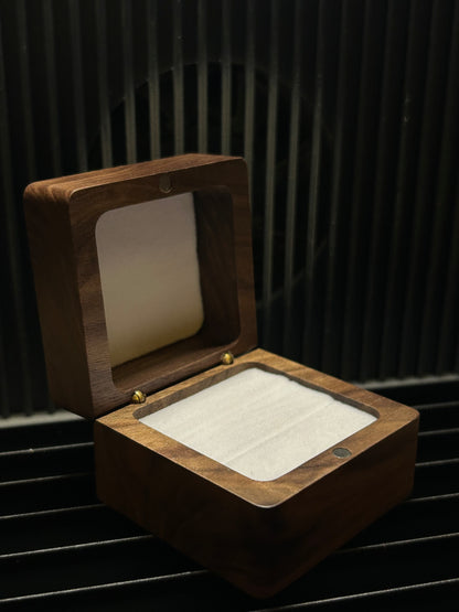 Gravierte Ringbox aus Holz – personalisierbar